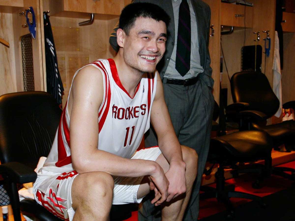 Yao Ming's height and arms span (Yao Ming's height and arms span stand and touch how many meters tall)
